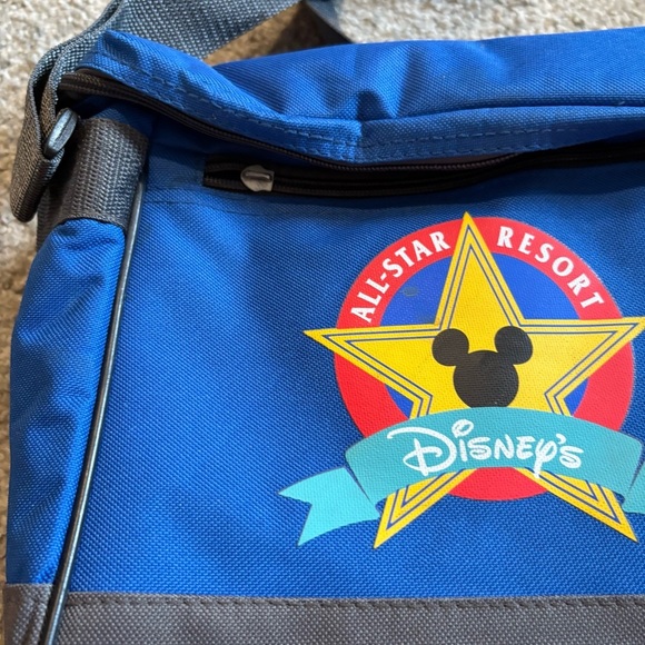 VINTAGE Disney's All-Star Resort Sports Travel Cooler Lunchbox World Crossbody - Picture 7 of 7